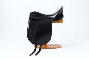 鞍の種類｜乗馬用と競馬用の鞍を作るソメスサドル | ソメスサドル【日本の革鞄と馬具】